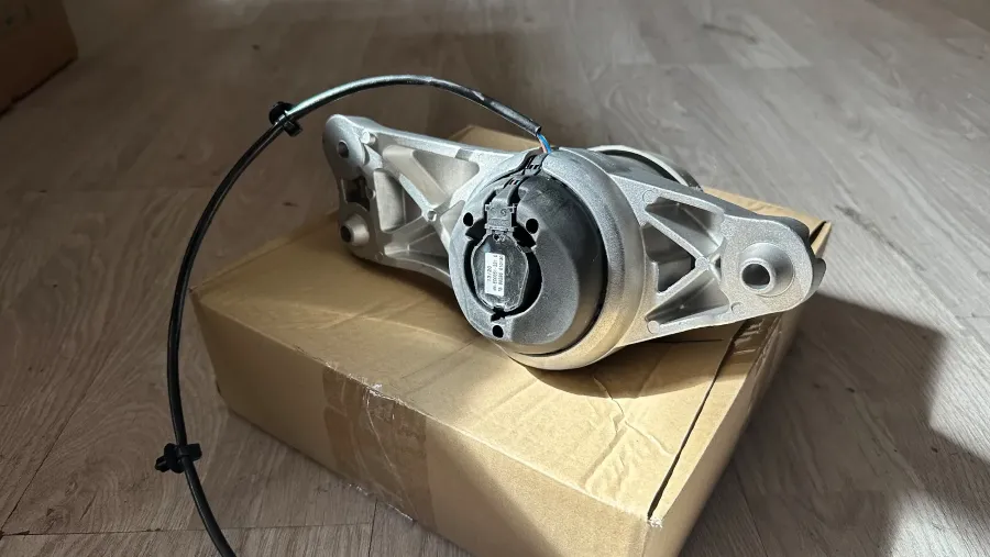Mercedes Benz Orijinal A2232409400 Motor Kulağı Sıfır A2232400201 – görsel 4