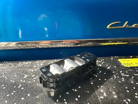 Mercedes Benz Orijinal Sıfır A2069007607 Cam Düğmesi