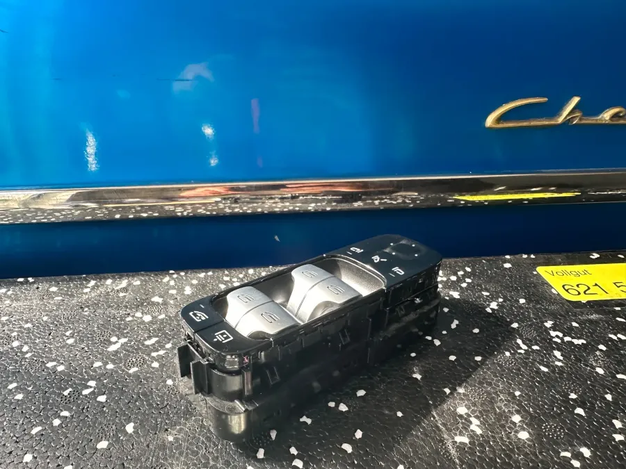 Mercedes Benz Orijinal Sıfır A2069007607 Cam Düğmesi – görsel 1